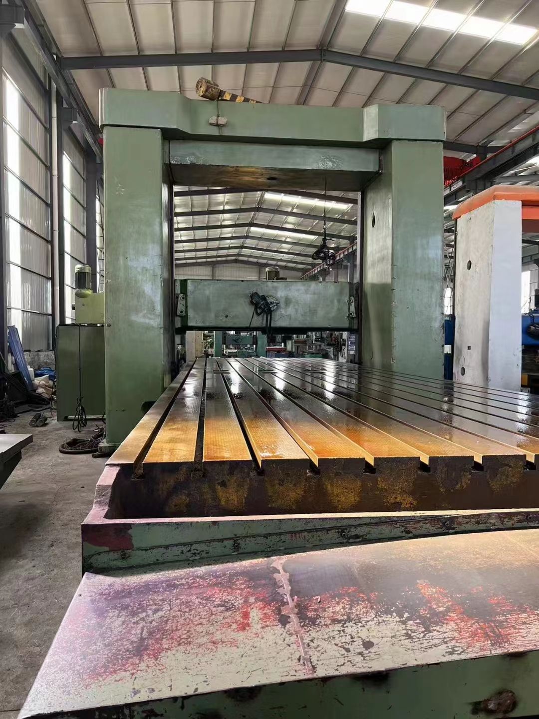 出售青島重型2.8x10米龍門銑床立銑頭電機(jī)功率15