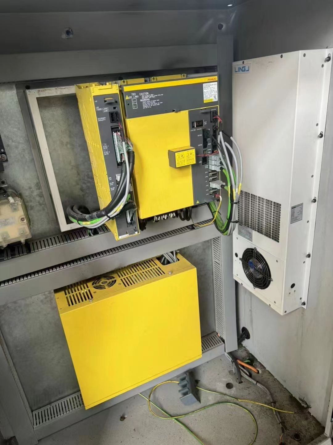 處理二手良將MCV-2514L龍門加工中心BT50主軸錐度