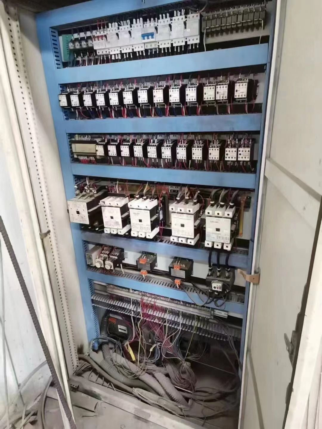 轉(zhuǎn)讓二手齊重C5225Ex16-10數(shù)控雙柱立式車床工作臺直徑2250