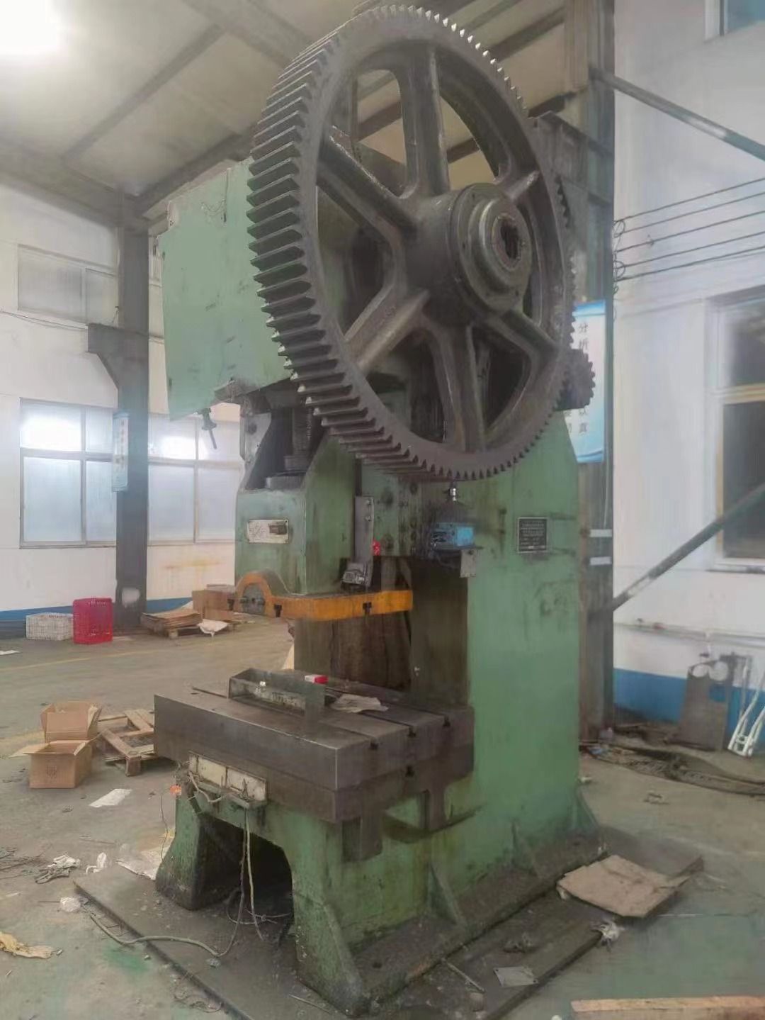 轉(zhuǎn)讓二手揚州鍛壓J21-165開式固定壓力機(jī)主軸功率15