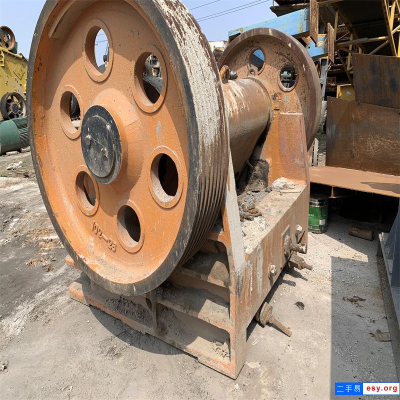 出售300*1500二手顎式破碎機，成色好，價格合理！