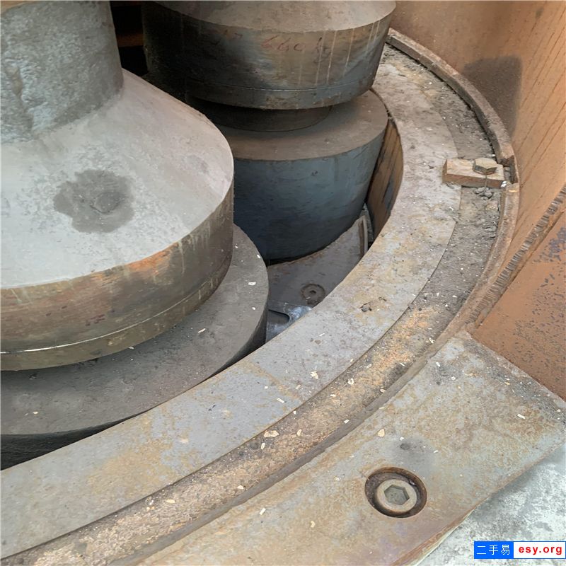 廠家調(diào)劑出售二手雷蒙磨，7.9成新，成色好，價(jià)格合理！