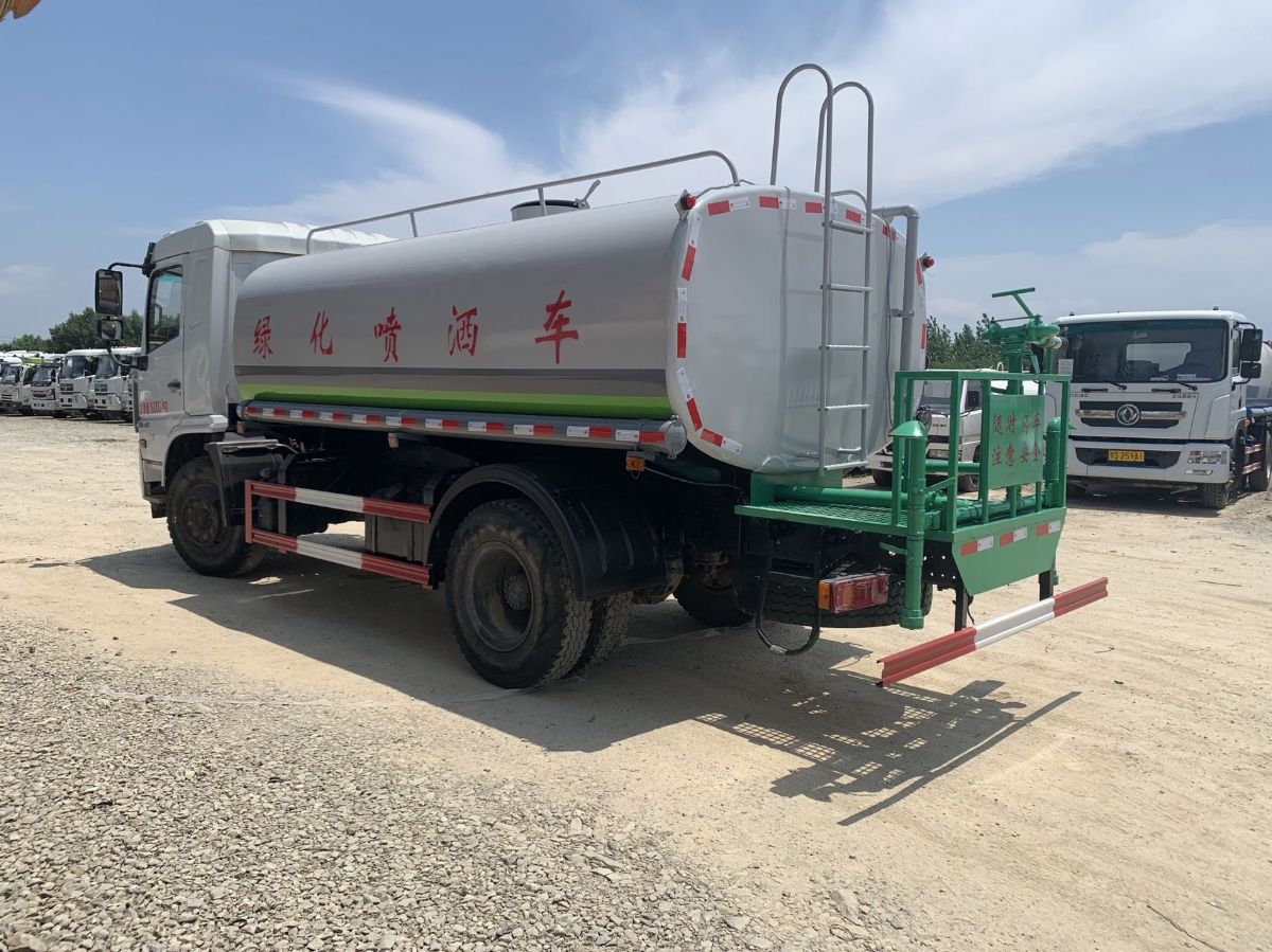 出售一臺2020年8月國六東風(fēng)專底12方灑水車