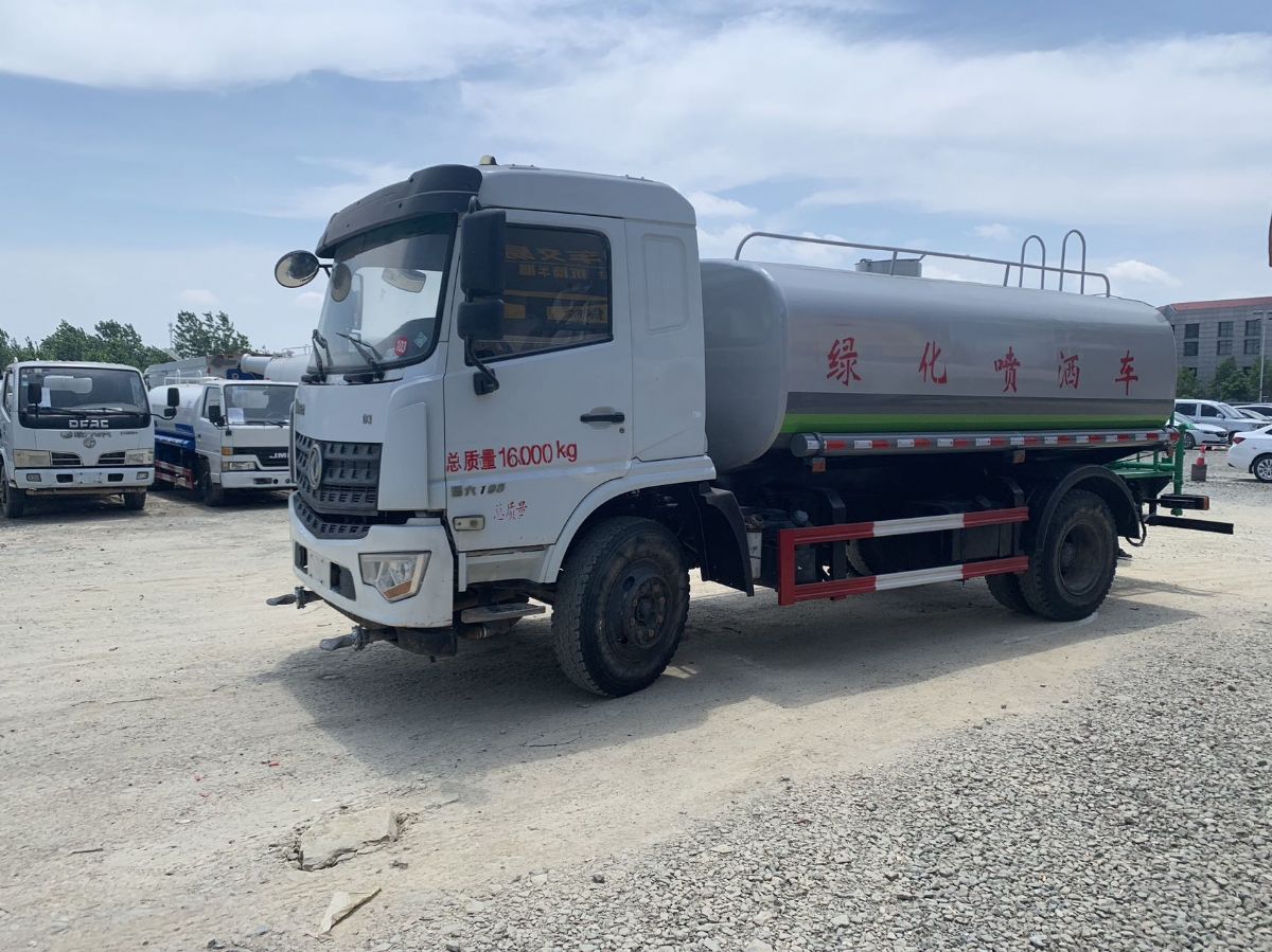 出售一臺2020年8月國六東風(fēng)專底12方灑水車