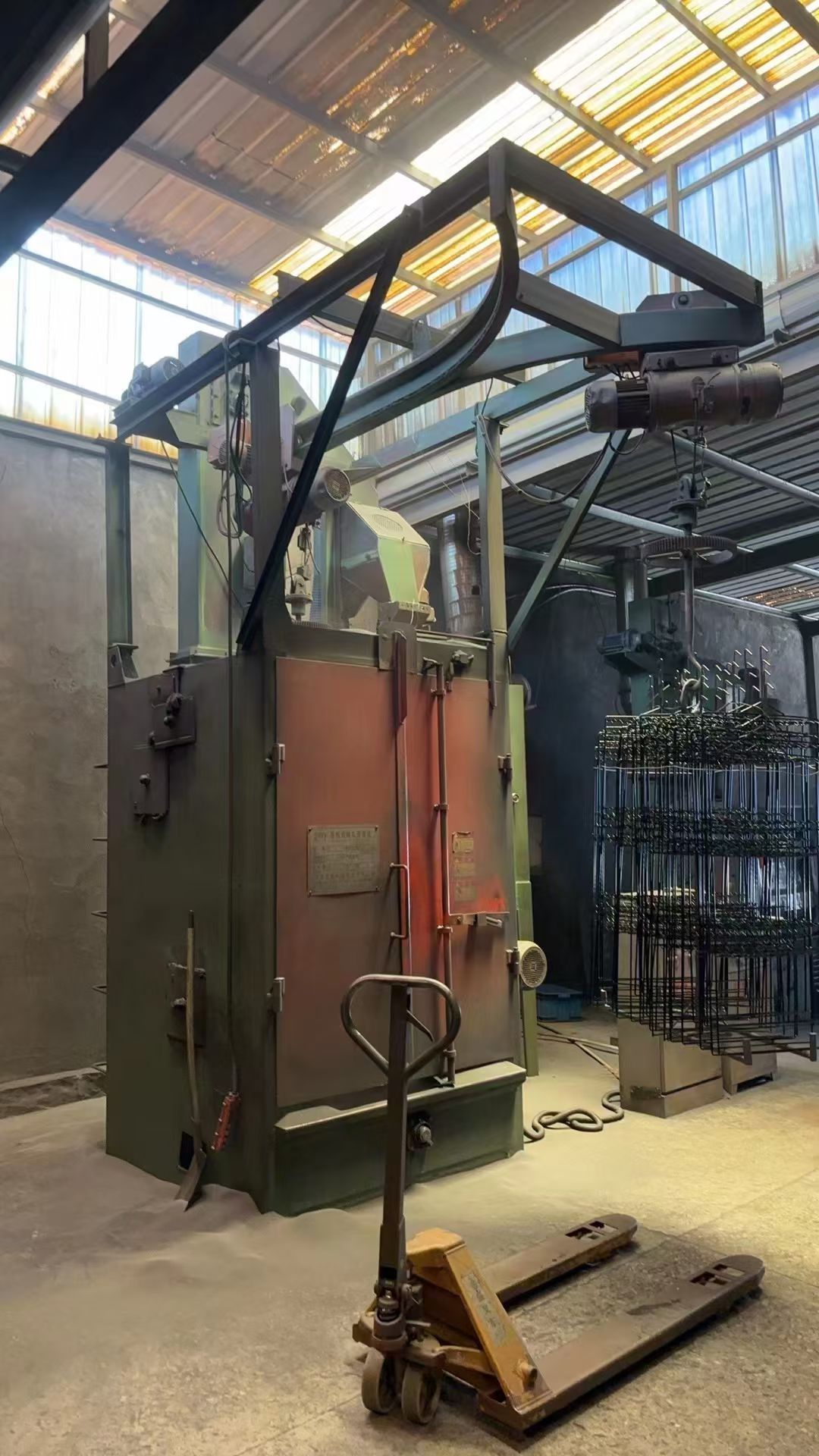 吊鉤式拋丸機九成新376，雙鉤一噸，全護板，低價出售