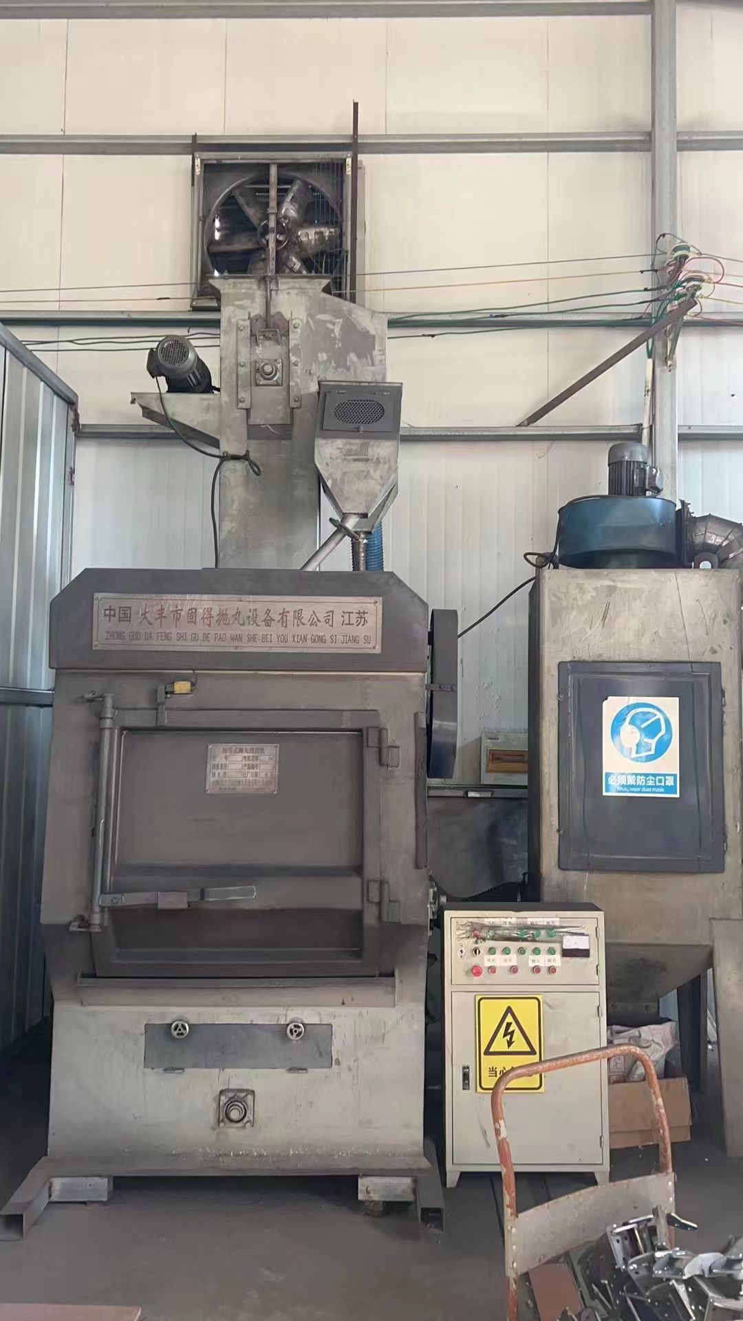 大量履帶式拋丸機(jī)低價(jià)出售，型號3210五臺，326兩臺，