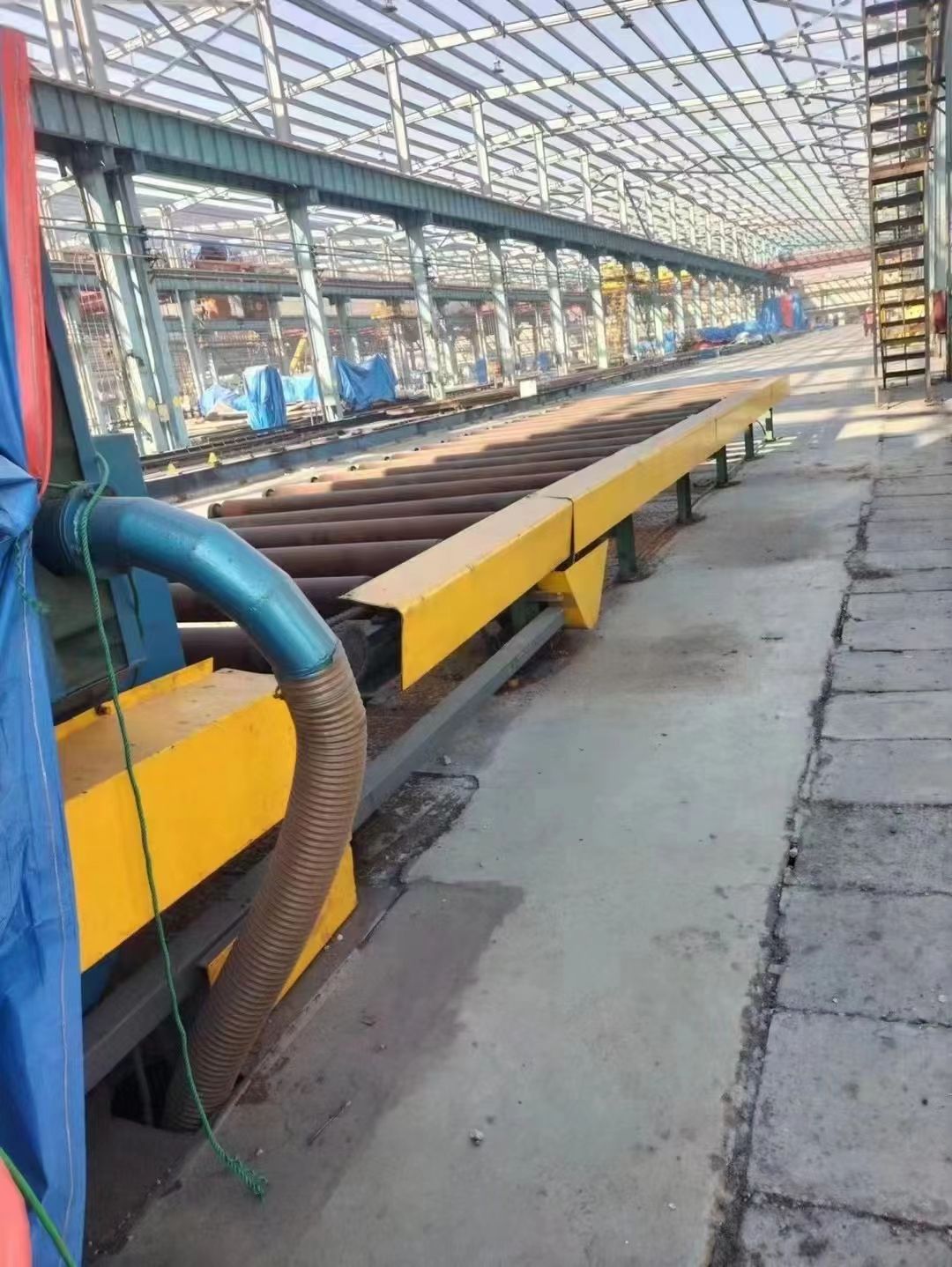 鋼板專用拋丸機寬兩米六高四百，安裝少用低價出售，需要的老板抓緊聯(lián)系，