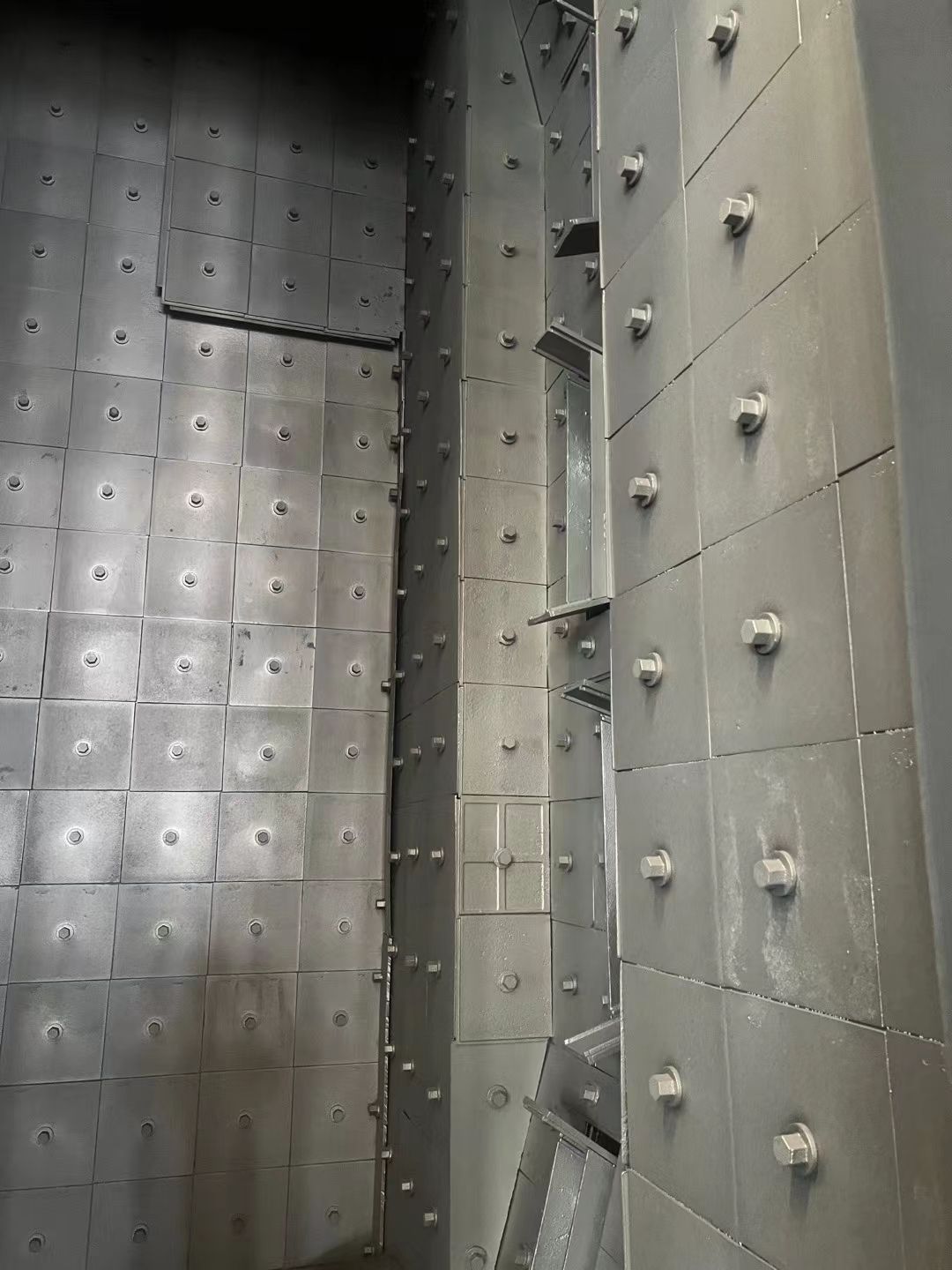寬三米五，高七米，大型吊鉤式拋丸機(jī)低價出售，需要的聯(lián)系