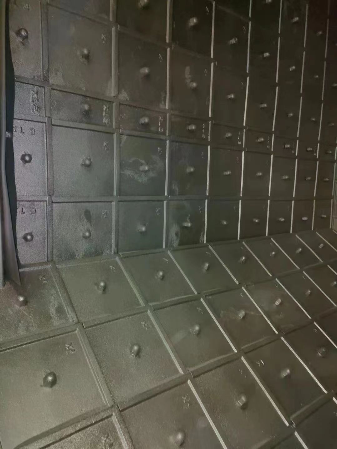 處理Q3730-3吊鉤拋丸機，門洞開口3*3.1米，3*11kw拋投，