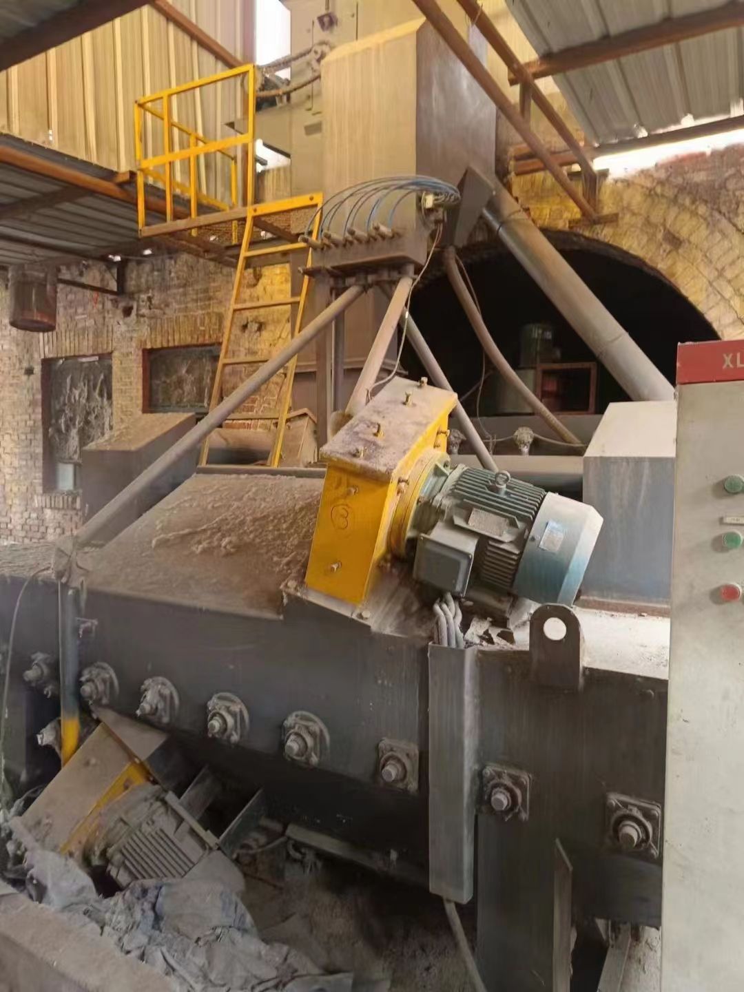 九成新通過式拋丸機(jī)，寬一米五，高三百，低價出售