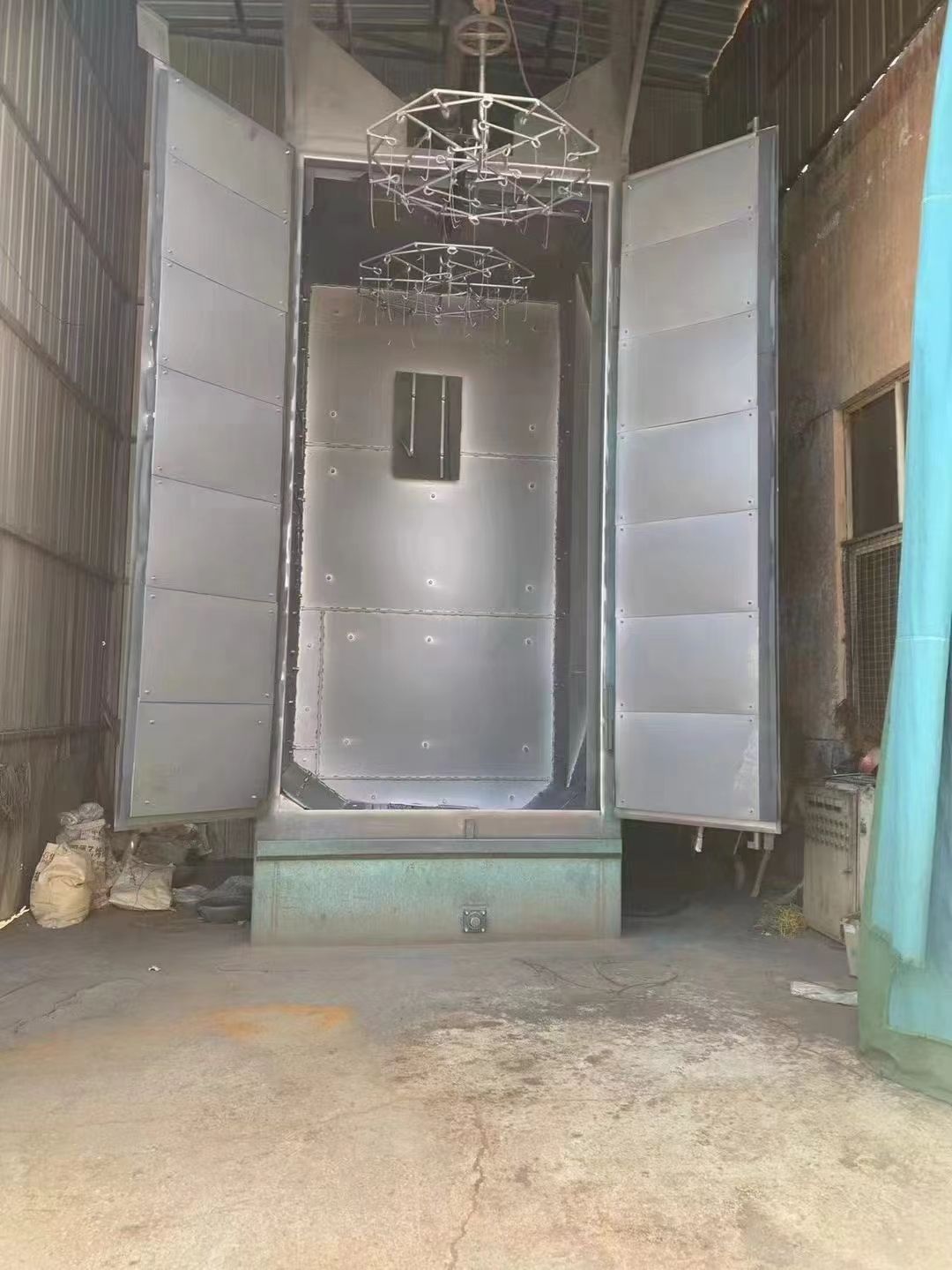 吊鉤拋丸機寬倆米二,高四米三,沒怎么用低價處理