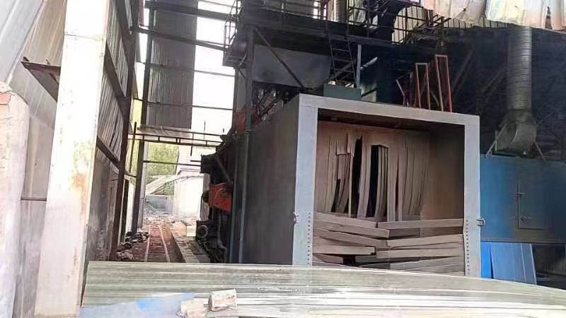 寬兩米二，高兩米五，大型通過拋丸機(jī)低價(jià)出售