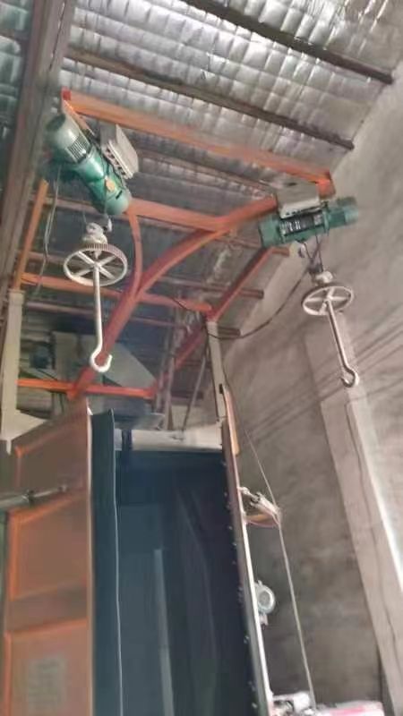 出售拋丸機寬兩米二，高兩米八，九成新，三個拋丸器，帶變頻器，