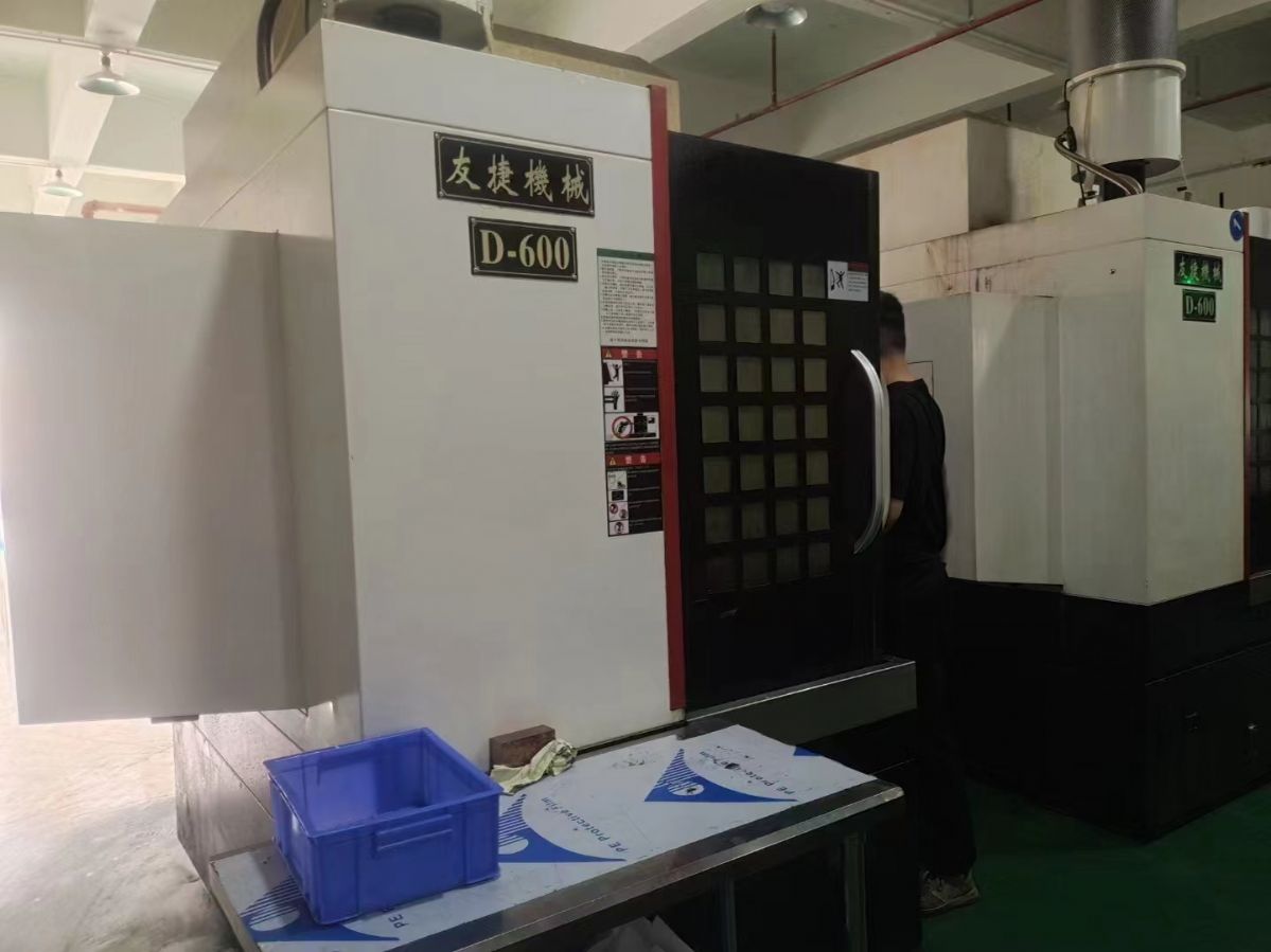 工廠在位友捷650雕銑機轉(zhuǎn)讓，臺灣新代21MA系統(tǒng)，2019年3月，B