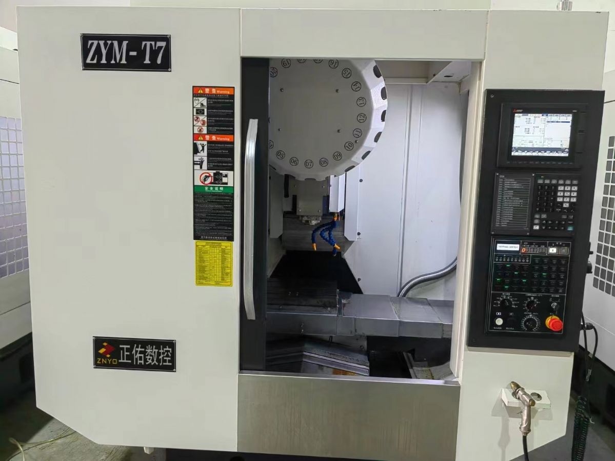 98成新正佑T700鉆攻機(jī)。三菱M80系統(tǒng)。主軸2萬(wàn)轉(zhuǎn)，21伺服刀庫(kù)。