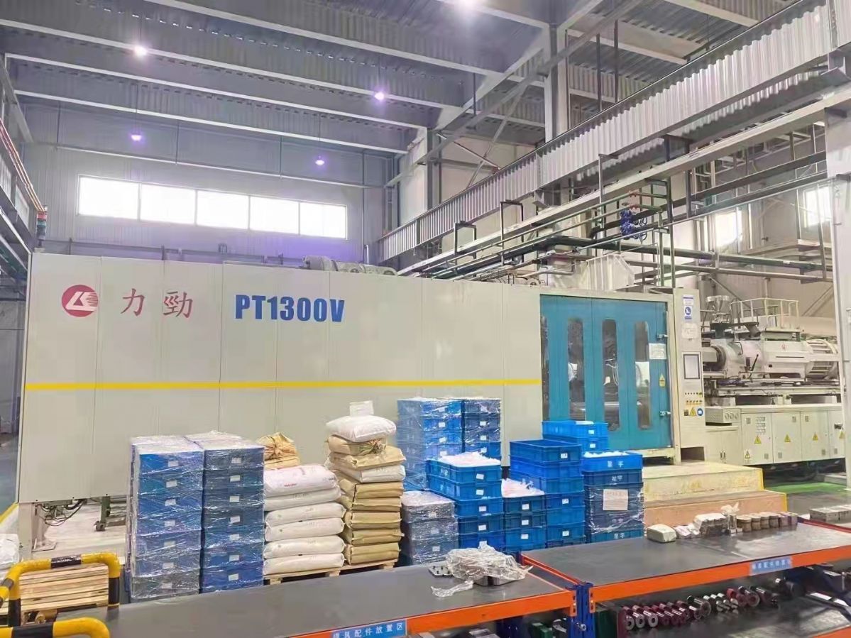轉(zhuǎn)讓二手注塑機(jī)力勁雙色機(jī)PT1300V 保養(yǎng)好 低價(jià)出售  歡迎咨詢