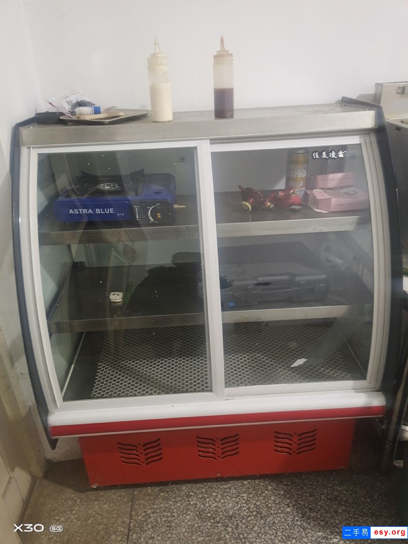 轉(zhuǎn)讓二手冰柜展示柜九成新