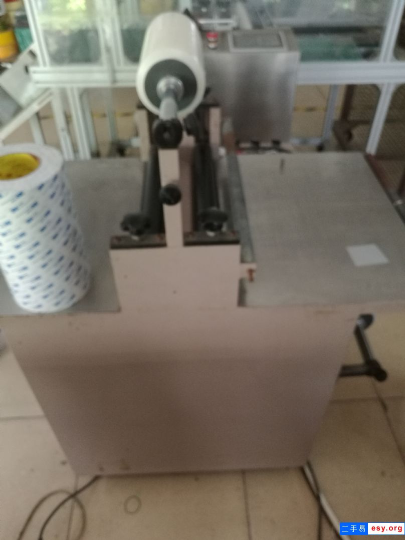 半自動絲印機，自動覆膜除塵切割機，沖床，打孔機，曬版機出售