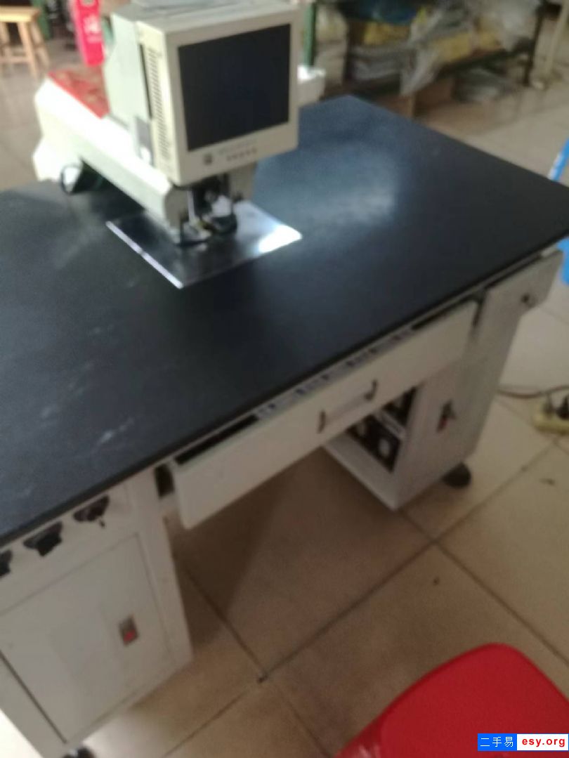 半自動絲印機，自動覆膜除塵切割機，沖床，打孔機，曬版機出售