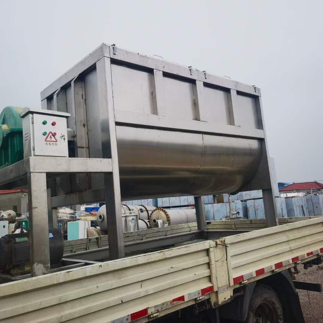 轉(zhuǎn)讓5立方不銹鋼螺帶混合機(jī)，價(jià)格實(shí)惠