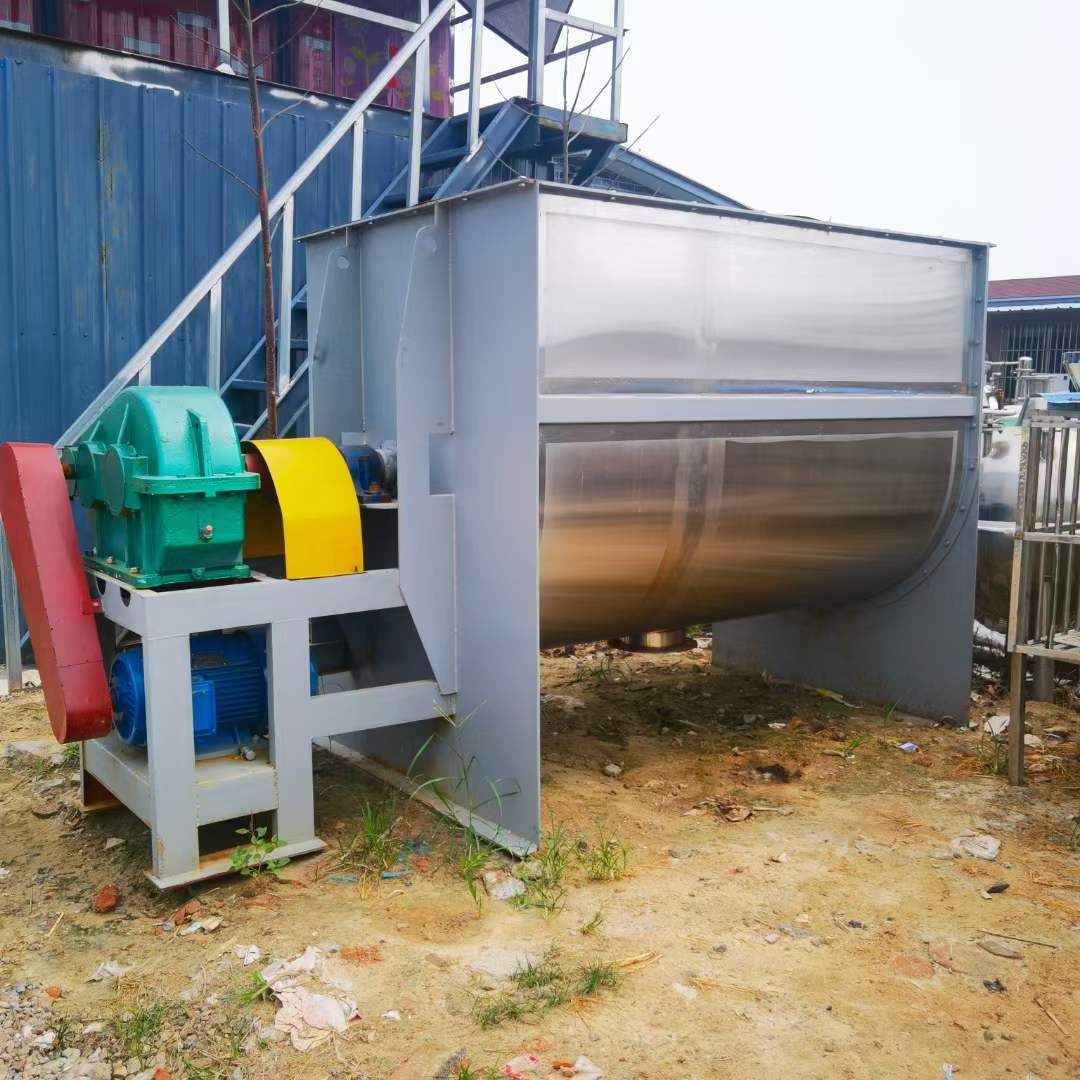 轉(zhuǎn)讓5立方不銹鋼螺帶混合機(jī)，價(jià)格實(shí)惠
