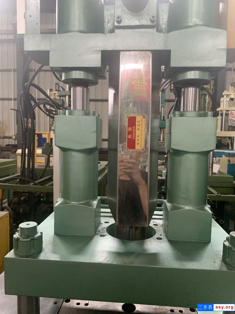 大禹35噸雙滑板立式注塑機(jī)容模350注塑機(jī)25螺桿注塑機(jī)