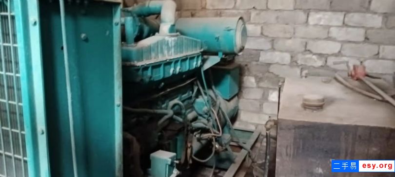 低價出售二手康明斯發(fā)電機一臺