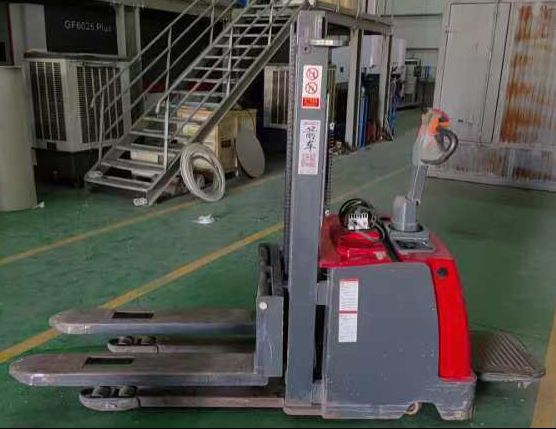 轉(zhuǎn)讓電動叉車一臺