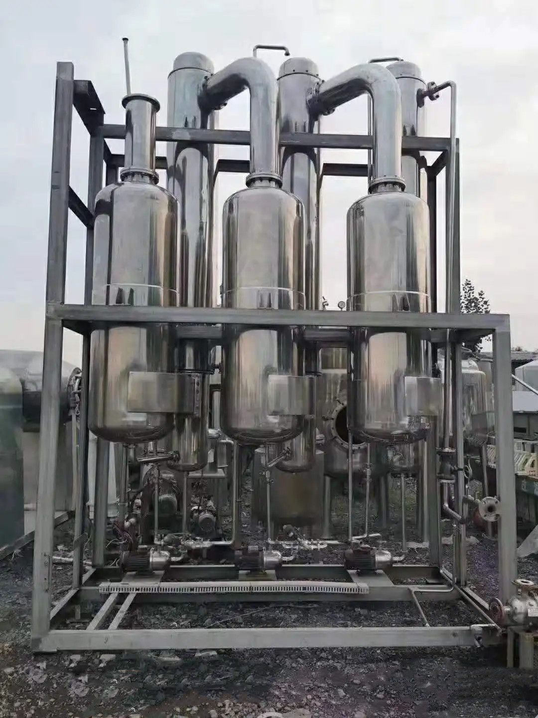 出售二手蒸發(fā)器二手高含鹽化工廢水處理設(shè)備 20噸三效強(qiáng)制循環(huán)蒸發(fā)器