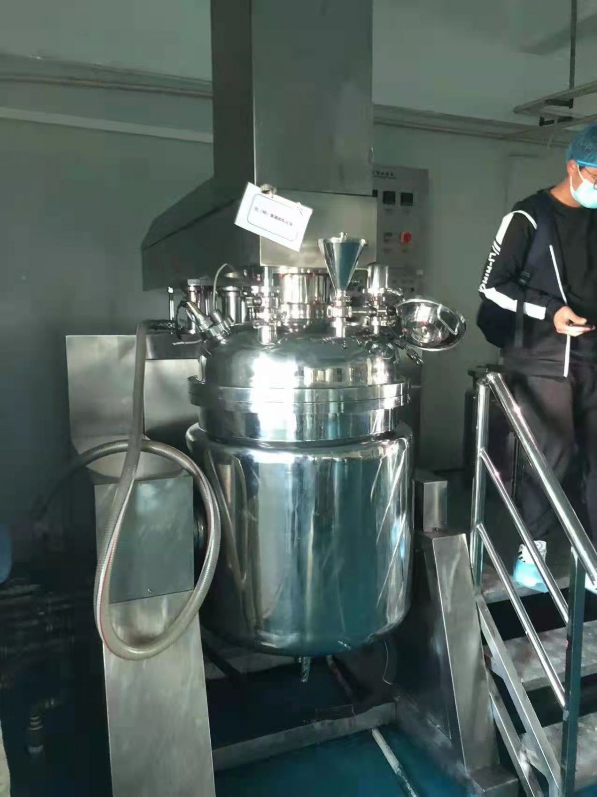 出售二手300升真空均質(zhì)乳化機(jī) 沙拉醬膏霜密封式高剪切均質(zhì)混合