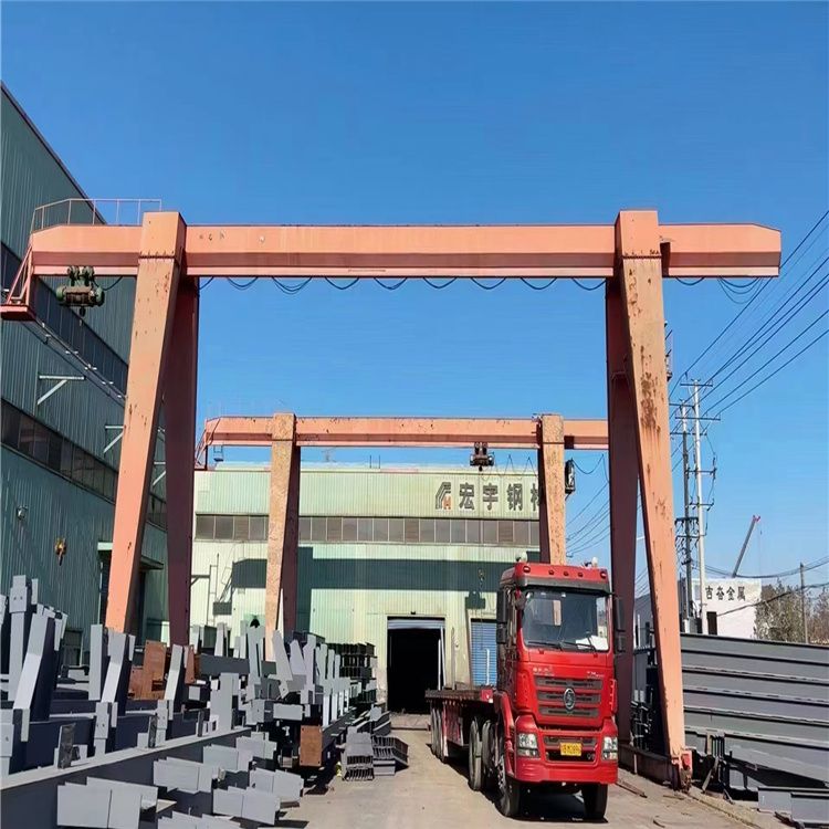出售2台包厢结构二手10吨葫芦龙门吊 跨度18米