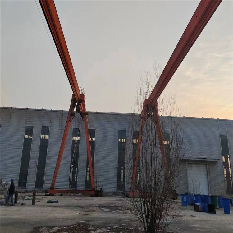 全包厢结构单梁式10吨二手龙门吊  跨度30米 两台处理