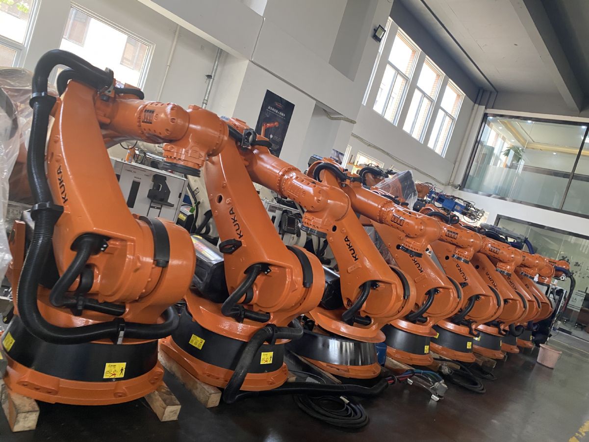KUKA库卡KR210锻造机器人，点焊机器人，电阻焊机器人