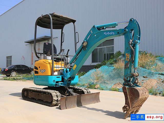 实物拍摄久保田15小型挖掘机,性能飞起,单边撑车有力,滴油不漏,接回家