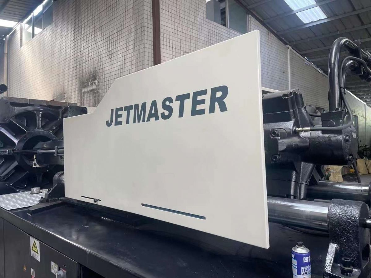 转让9成新震雄注塑机800吨一台 原装伺服