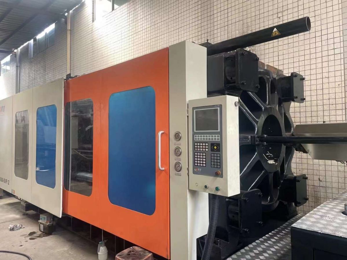 转让9成新震雄注塑机800吨一台 原装伺服