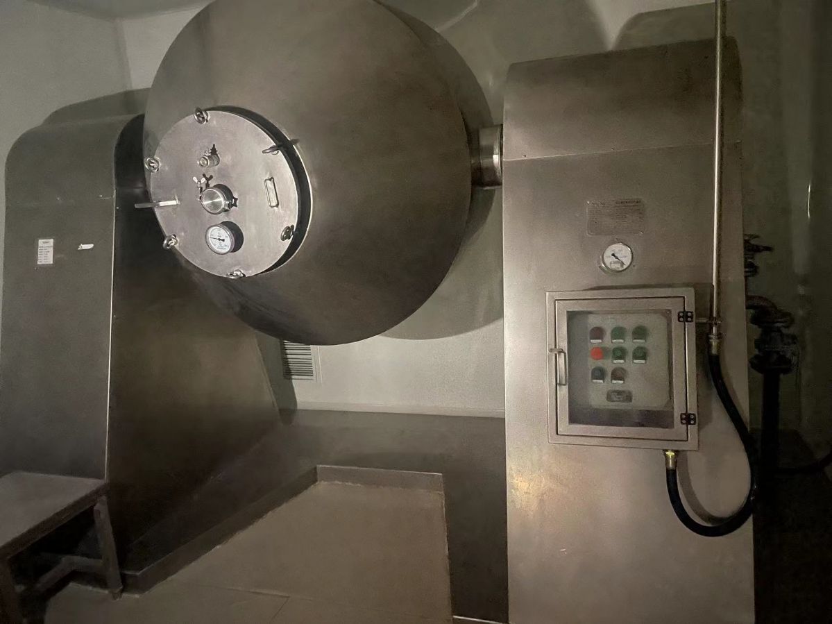 出售二手二维混合机，双锥混合干燥机