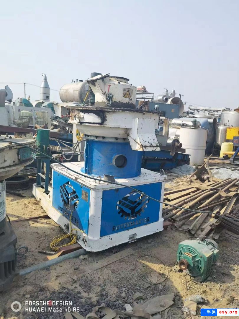 转让宇冠560生物质颗粒机一台，电机90千瓦，成色很新