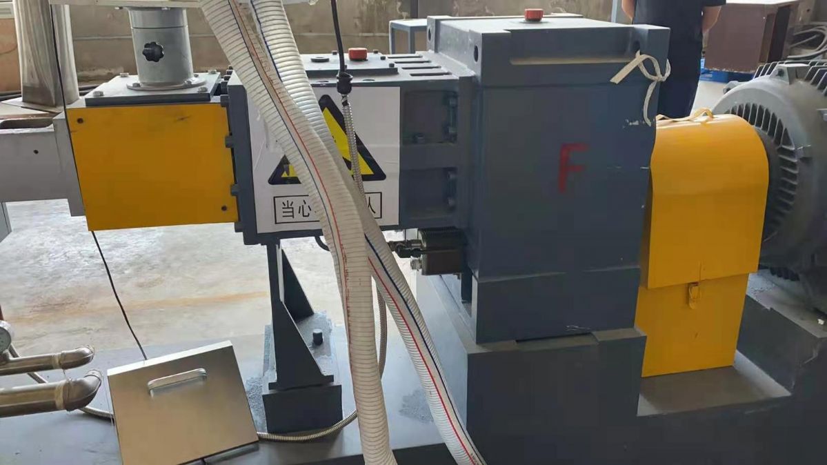 处理南京橡塑75D高扭平行双螺杆造粒机