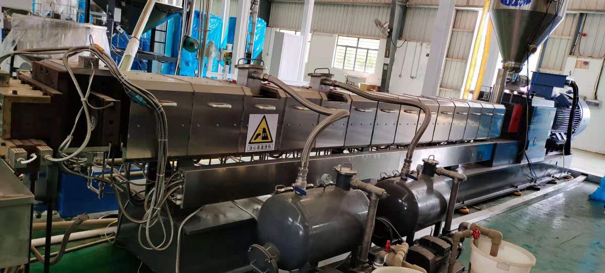 低价出售二手中旺95平行双螺杆造粒机