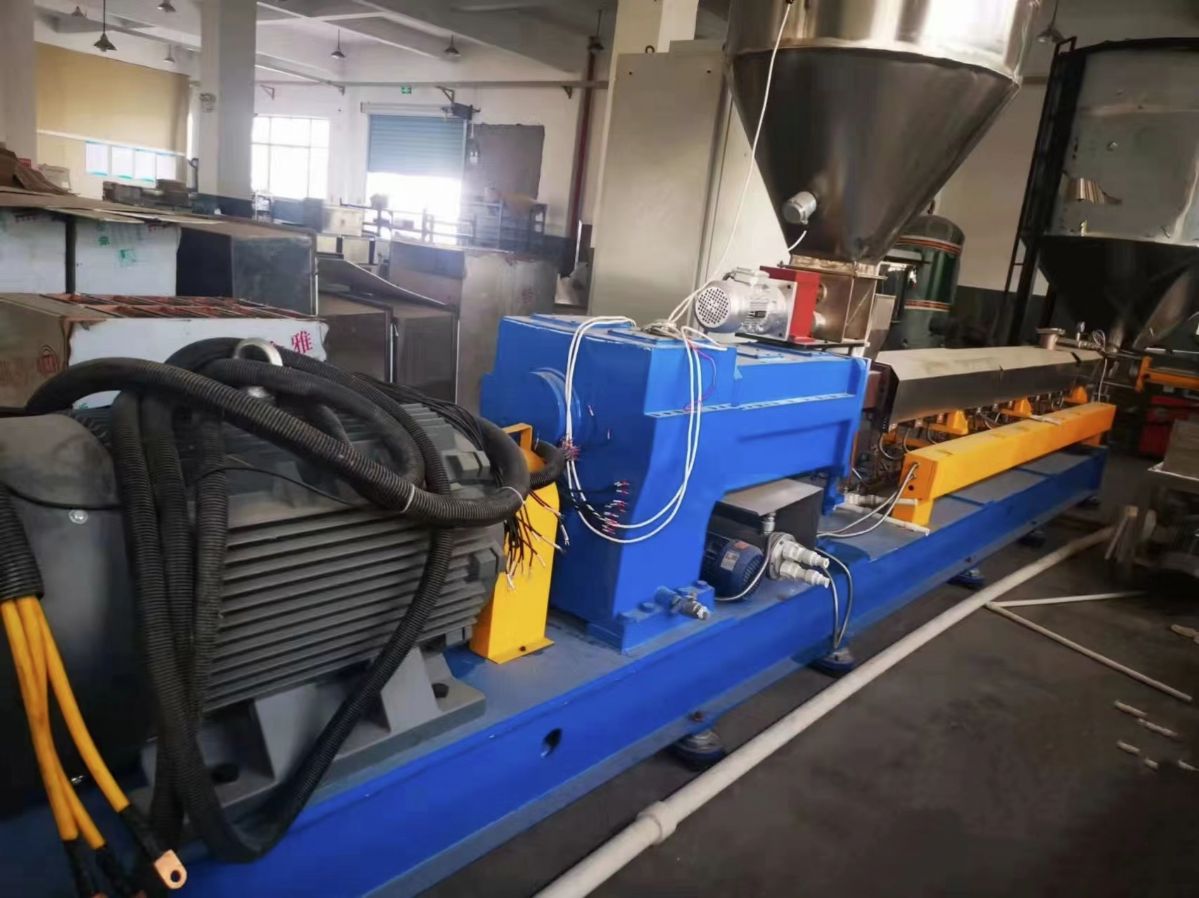 南京康发75D高扭双螺杆造粒机