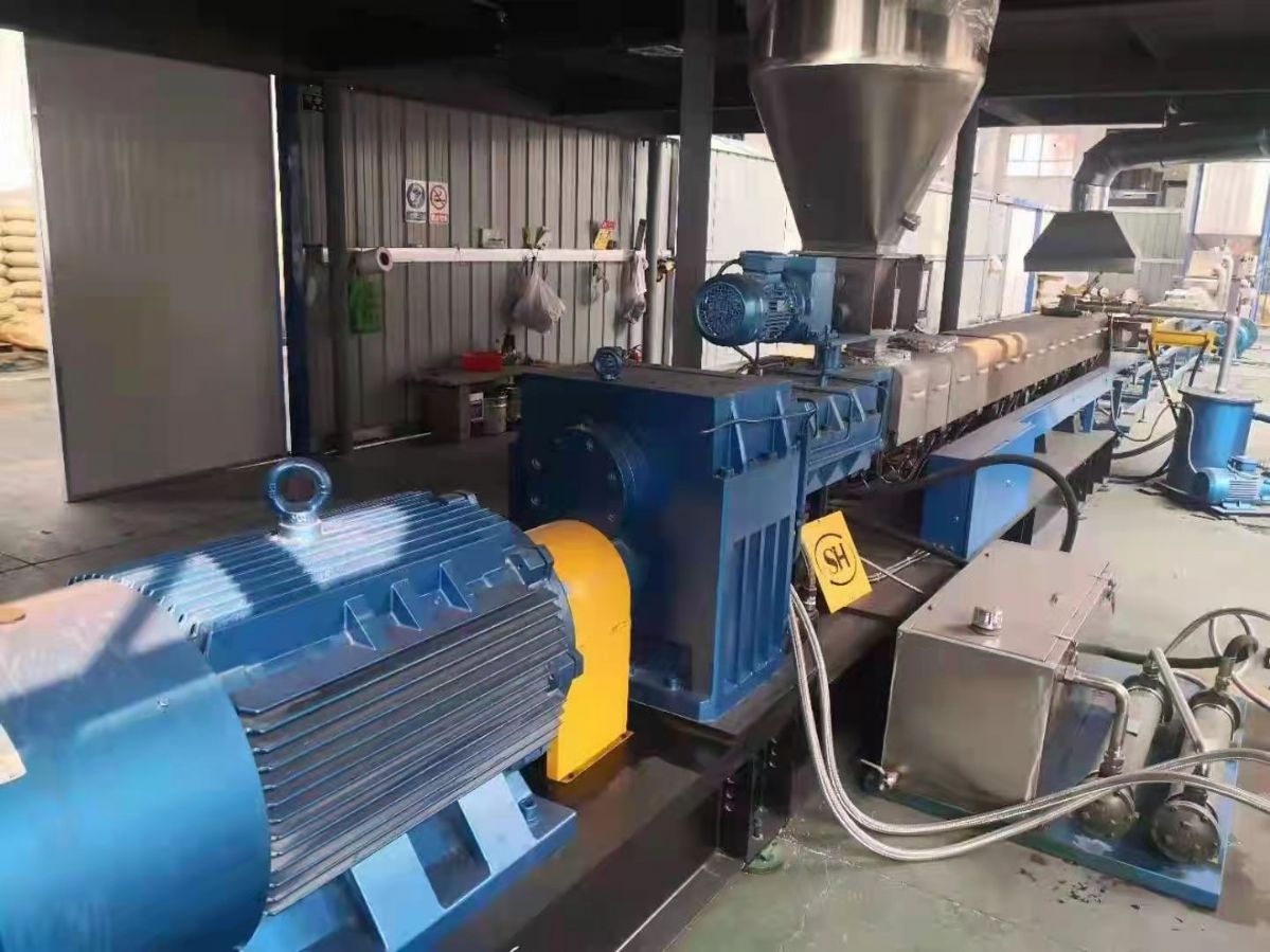 处理三套海思75D双螺杆造粒机