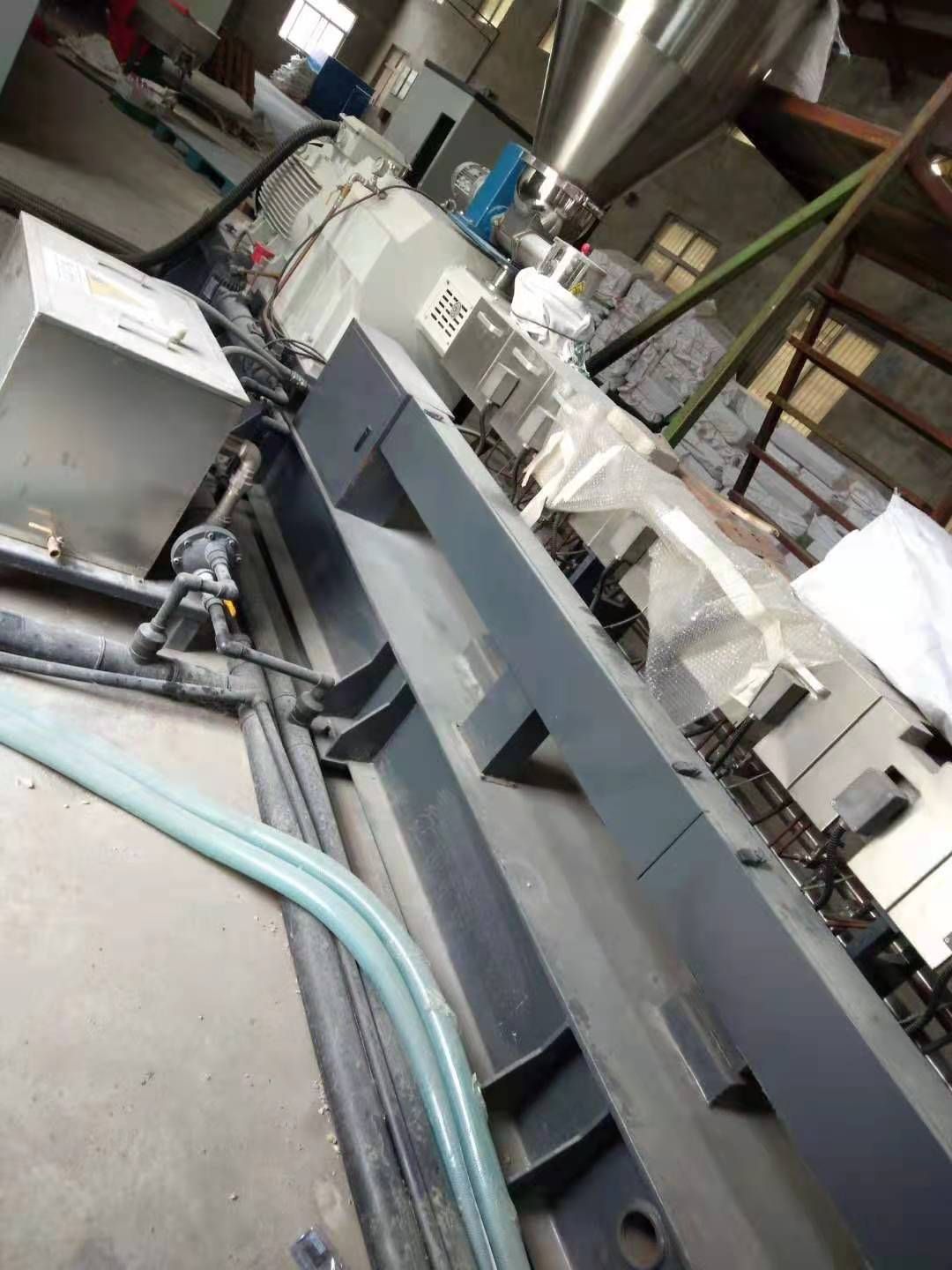 高价回收塑料厂二手南京欣沃75B平行双螺杆造粒机
