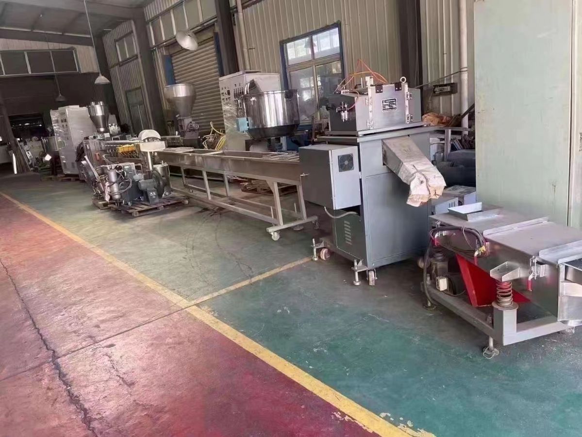 高价回收塑料厂二手南京广达65B双螺杆造粒机