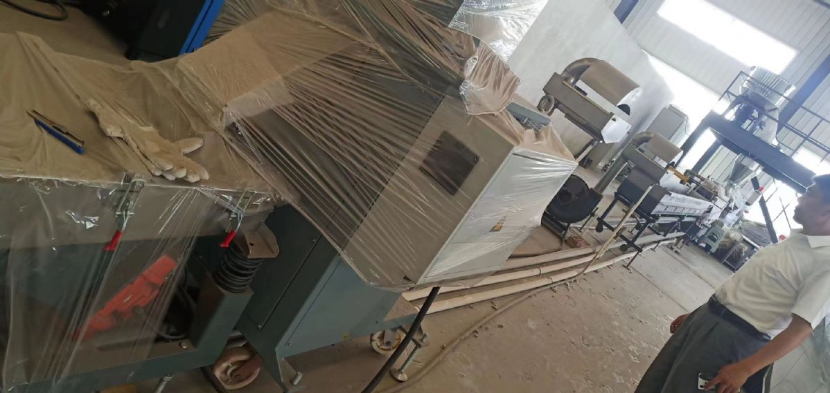 低价出售二手瑞亚75B平形双螺杆造粒机