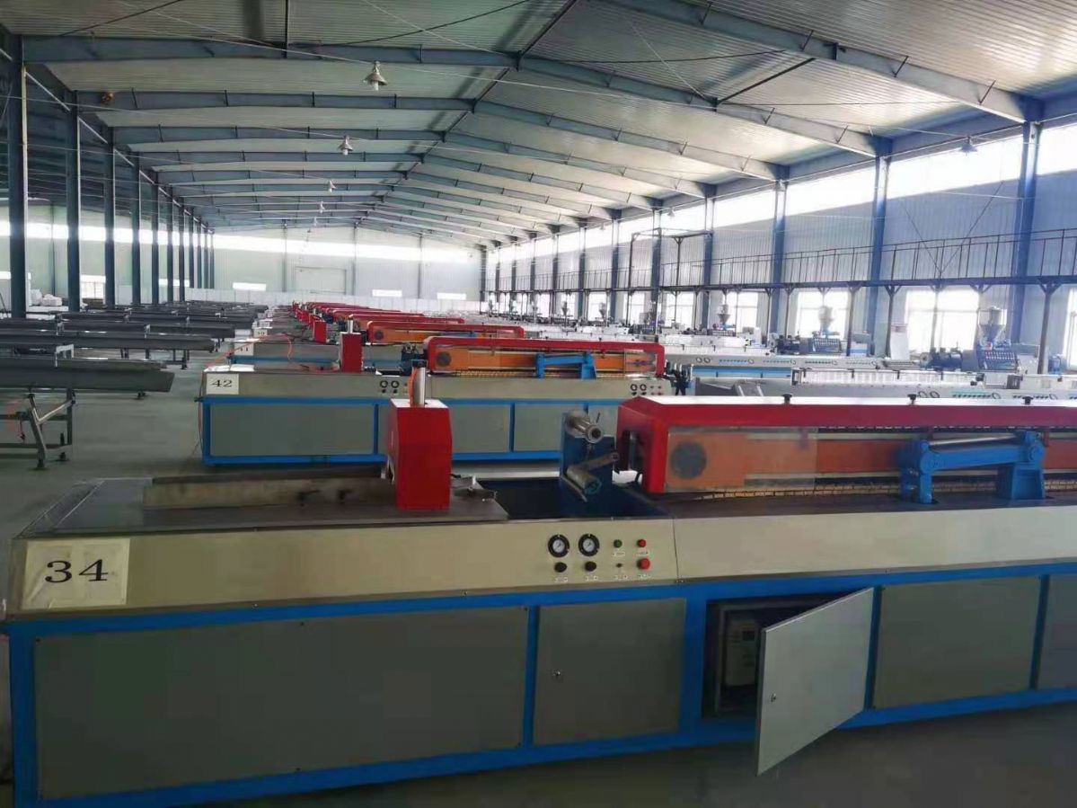 上海利柯65锥形双螺杆型材生产线