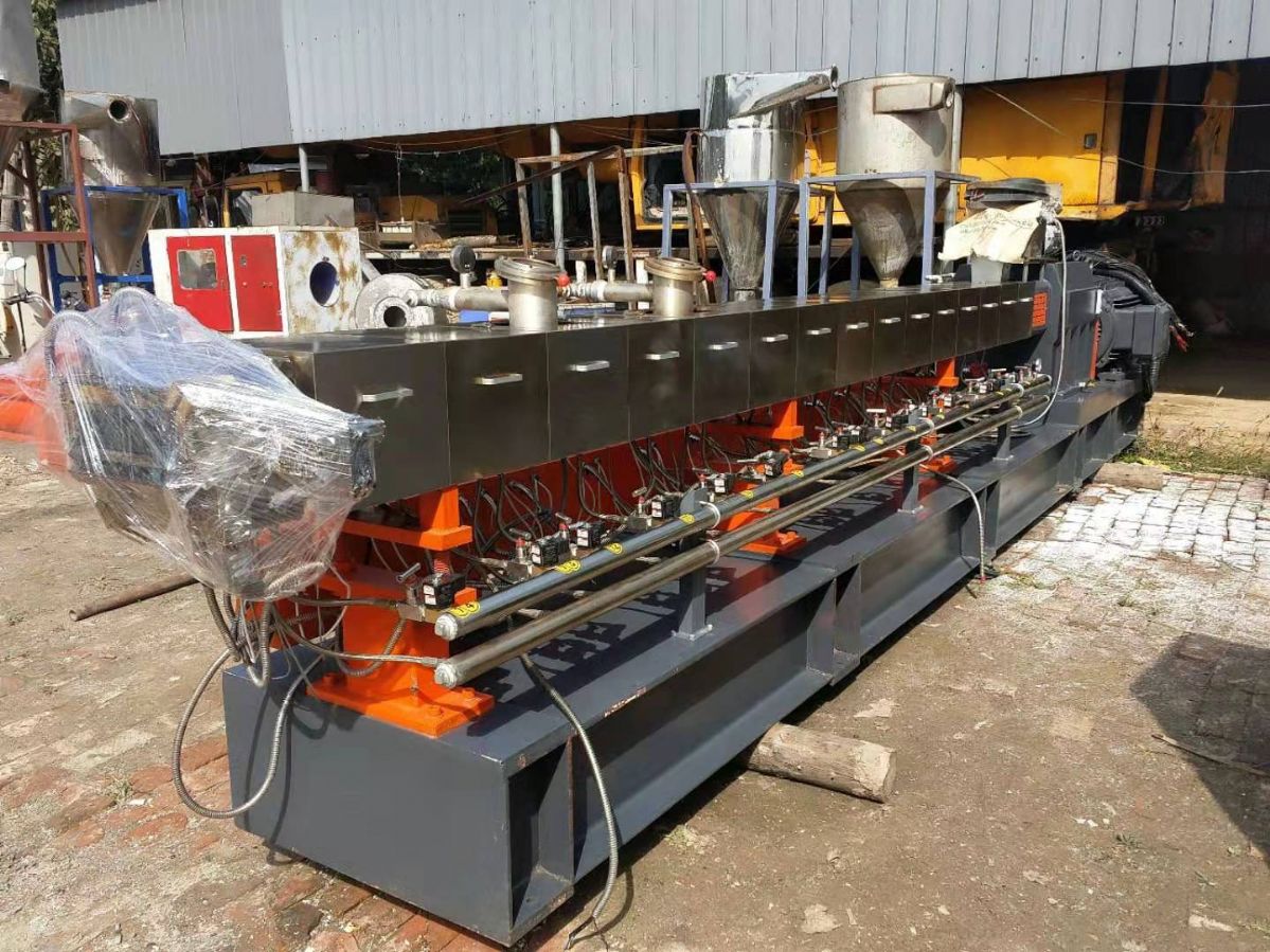 处理南京柯尔特75B平行双螺杆造粒机