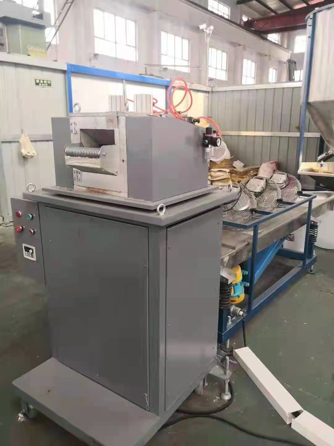 处理三套海思75D双螺杆造粒机