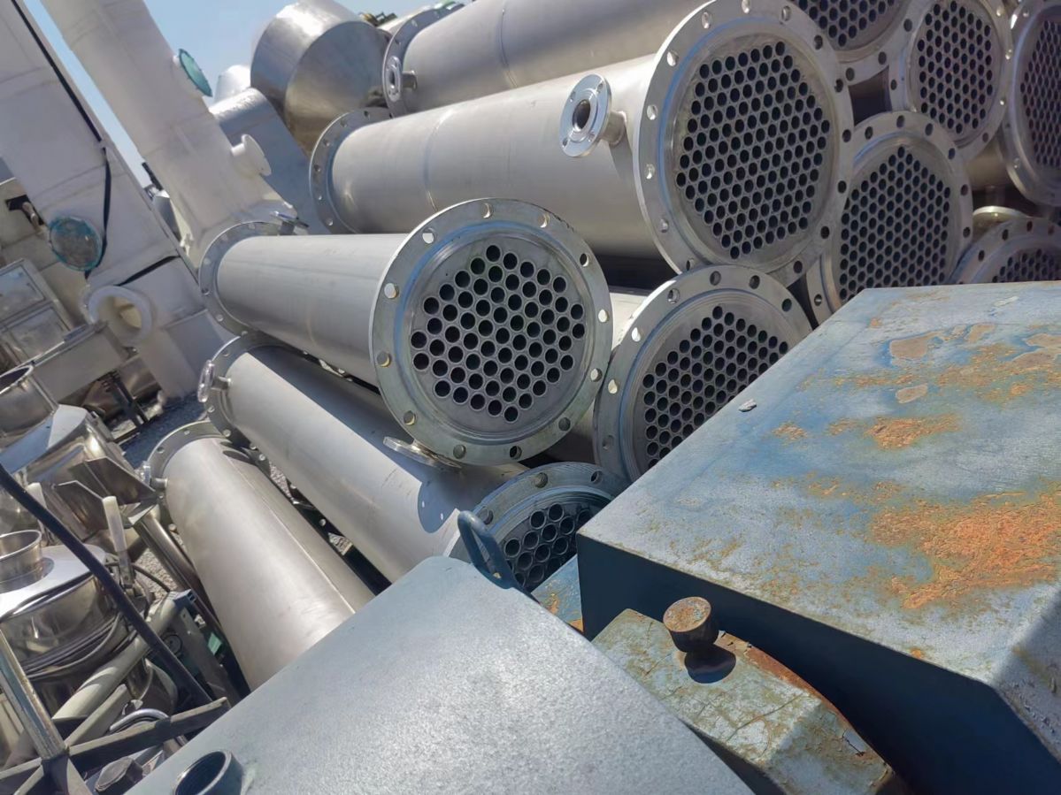 出售二手列管式换热器不锈钢材质 工业用不锈钢翅片管壳式冷凝器