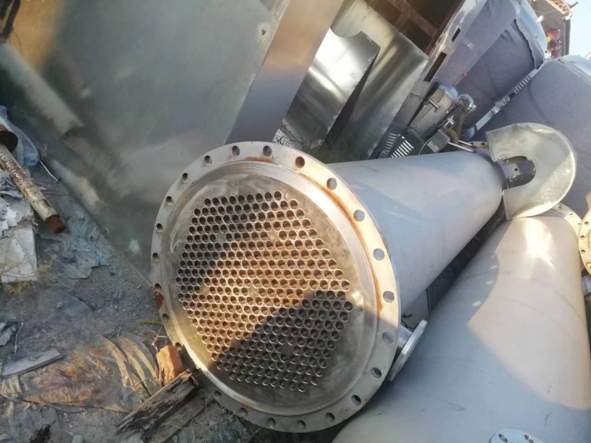 出售二手列管式换热器不锈钢材质 工业用不锈钢翅片管壳式冷凝器